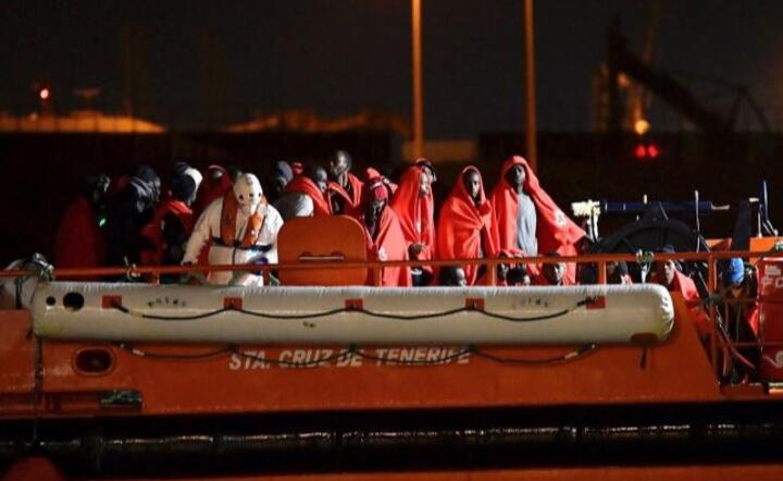Nielegalni imigranci w Hiszpanii / autor: PAP/EPA/CARLOS BARBA
