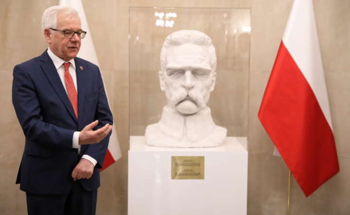 Dzień Otwarty w Ministerstwie Spraw Zagranicznych - minister spraw zagranicznych Jacek Czaputowicz podczas spotkania z pierwszą grupą zwiedzających, 16 bm. w Warszawie / autor: PAP/Tomasz Gzell
