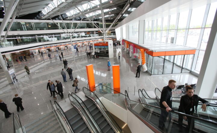 Terminal A na lotnisku na Okęciu fot. PAP / Leszek Szymański