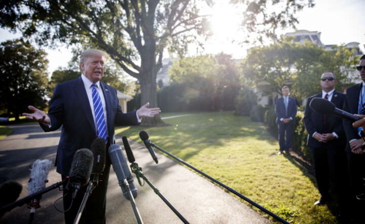 Prezydent USA: cła na Chiny od 1 września zostały zatwierdzone / autor: PAP/EPA/Shawn Thew