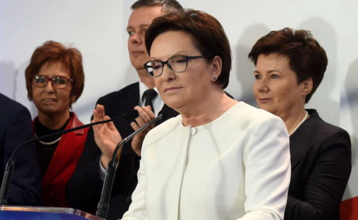 Wyborcy porzucili PO, bo wielu jej przywódców popadło w samozadowolenie i straciło kontakt z rzeczywistością - piszą z Warszawy zachodnie agencje, na zdjęciu premier Ewa Kopacz, fot. PAP/ Radek Pietruszka