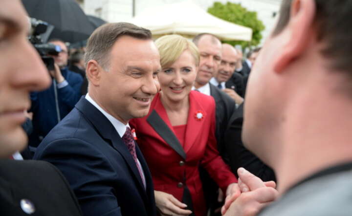 Prezydent Andrzej Duda z żoną na Placu Zamkowym w Warszawie w trakcie uroczystości 225. rocznicy Konstytucji 3 maja fot. PAP/Jacek Turczyk