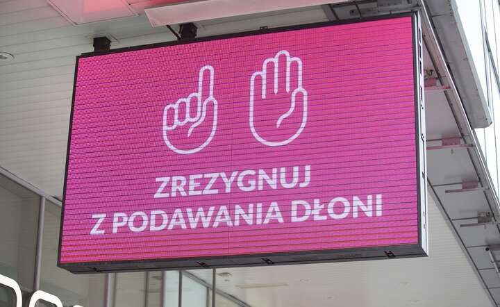 Czeka nas życie „na odległość”. Centrum Warszawy, 19 marca 2020 / autor: Andrzej Wiktor