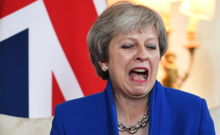 Tak premier Theresa May przyjęła informację o przegłosowaniu Brexitu w parlamencie bez poprawek ograniczających pole manewru dla jej rządu / autor: fot. PAP/EPA/Andy Rain