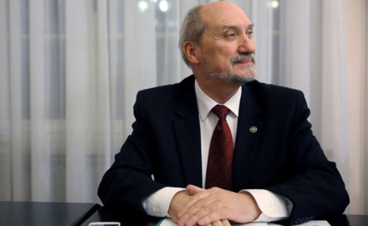 Minister obrony narodowej Antoni Macierewicz, fot. PAP / Tomasz Gzell
