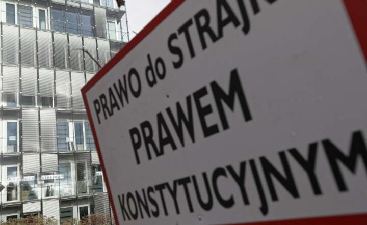 Strajk pracowników LOT / autor: PAP/Leszek Szymański