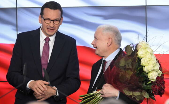 Prezes PiS Jarosław Kaczyński (P) i premier Mateusz Morawiecki (L) w sztabie wyborczym Prawa i Sprawiedliwości, 13 bm. w Warszawie / autor: PAP/Radek Pietruszka
