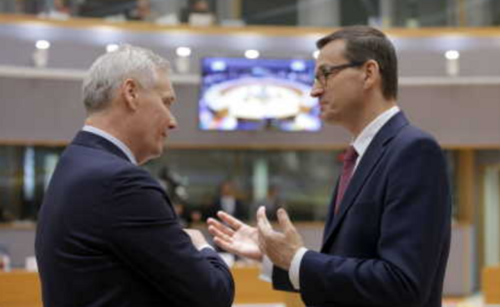Mateusz Morawiecki w Brukseli / autor: PAP/EPA/OLIVIER HOSLET