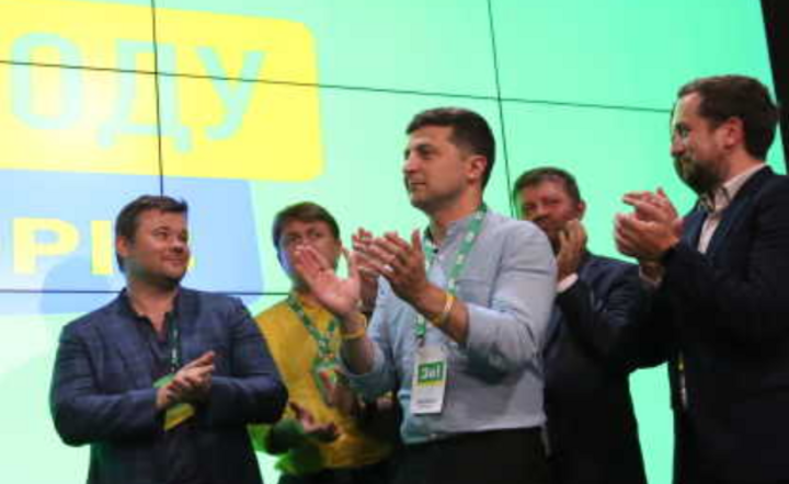 Wygrała partia prezydenta Ukrainy / autor: PAP/EPA/TATYANA ZENKOVICH