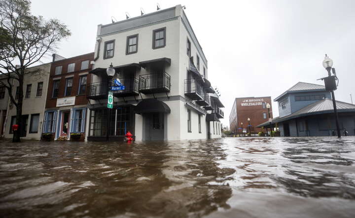 autor: PAP/EPA/JIM LO SCALZO