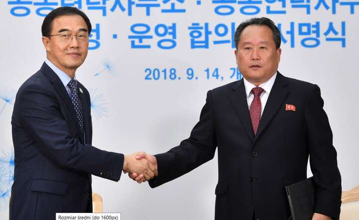 Cho Myoung-gyun i Ri Son-gwon / autor: PAP/EPA/CHO SUNG-WOO/KOREA / POOL