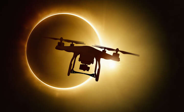 Dron / autor: Impact18