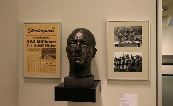 Adolf Hitler, jeden z największych zbrodniarzy w historii, idol Niemców / autor: Fratria
