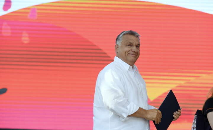 Premier Węgier Viktor Orban na spoknaiu z młodzieżą węgierską w Baile Tusnad / autor: PAP/EPA/Szilard Koszticsak