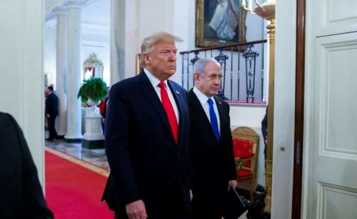 Prezydent USA Donald J. Trump wraz z premierem Izraela Benjaminem Netanyahu / autor: PAP/EPA/MICHAEL REYNOLDS