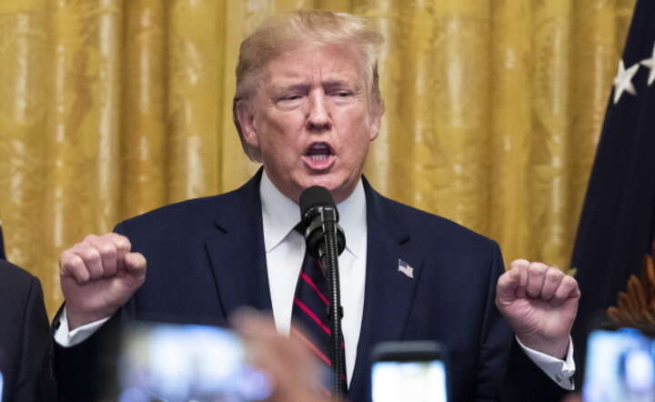 Donald Trump: próba procedury impeachmentu to "polowanie na czarownice" / autor: PAP/EPA/MICHAEL REYNOLDS