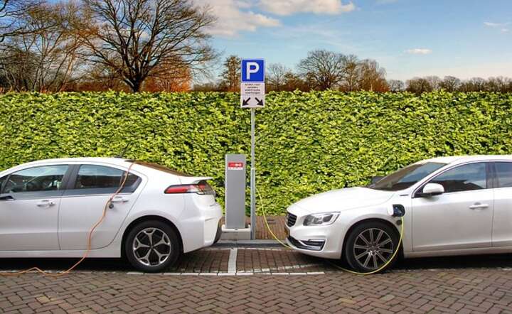 ładowanie samochodów elektrycznych / autor: pixabay