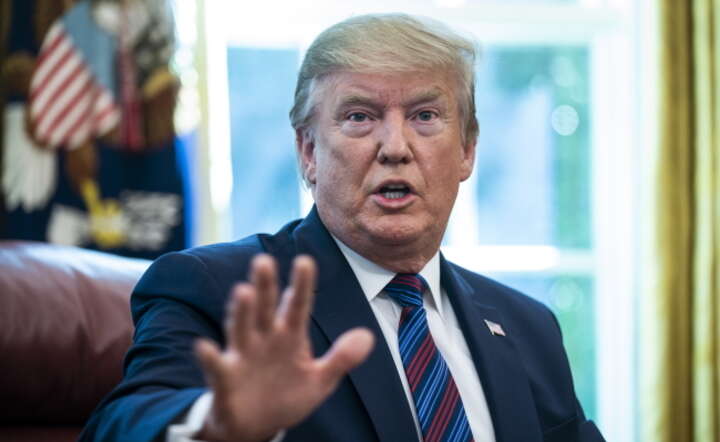 Prezydent Donald Trump skrytykował Francję za nałożenie podatków cyfrowych na amerykańskie firmy technologiczne i zapowiedział odpowiedź / autor: PAP/EPA/JIM LO SCALZO