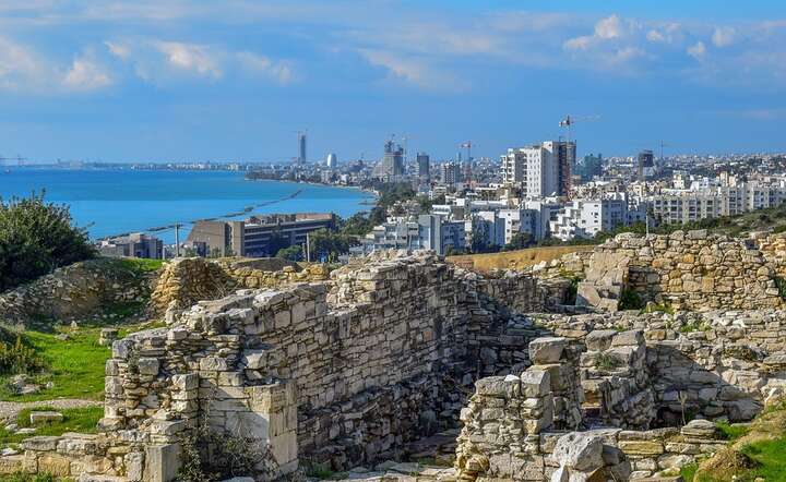 Idylliczny krajobraz cypryjskiego portu Limassol to dziś za sprawą złóż gazu i planów EastMed jeden z najgorętszych punktów geostrategicznych na mapie świata / autor: Pixabay