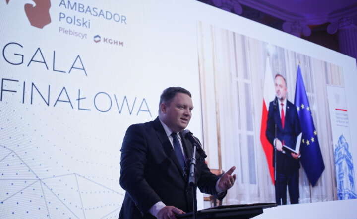 rezes KGHM Marcin Chludziński przemawia podczas finałowej gali konkursu KGHM Ambasador Polski 2019 w Pałacu Prymasowskim w Warszawie / autor: PAP/Leszek Szymański