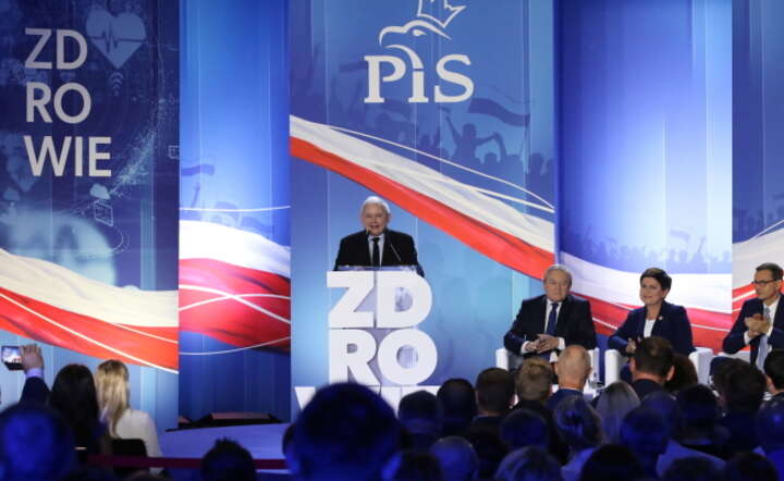 Od lewej: prezes PiS Jarosław Kaczyński, wicepremier, minister kultury Piotr Gliński, europoseł Beata Szydło, premier Mateusz Morawiecki podczas konwencji Prawa i Sprawiedliwości, 28 bm. w Opolu / autor: PAP/Krzysztof Świderski