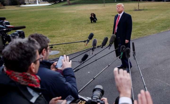 Prezydent USA Donald J. Trump jedzie do Karoliny Północnej / autor: PAP/EPA/SHAWN THEW