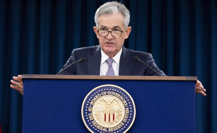 Prezes Fed Jerome Powell na konferencji po posiedzeniu / autor: PAP/EPA/Stephen Reynolds