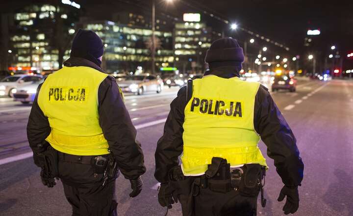 Policja i inne służby wyjaśniają sprawę serii alarmów bombowych w galeriach handlowych w całej Polsce / autor: Andrzej Wiktor