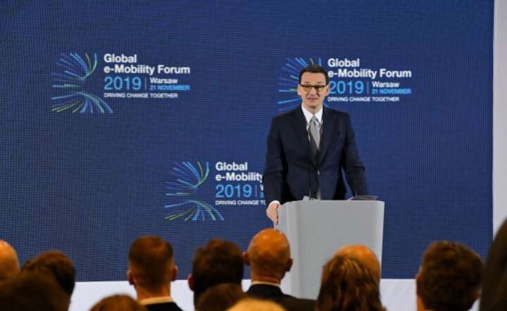 Premier podczas forum elektromobilności w Warszawie / autor: PAP