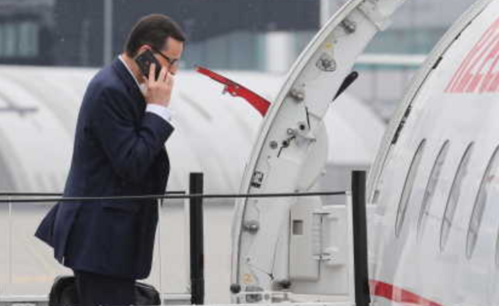 Premier Morawiecki udaje się na posiedzenia Rady Europejskiej. / autor: PAP/Paweł Supernak