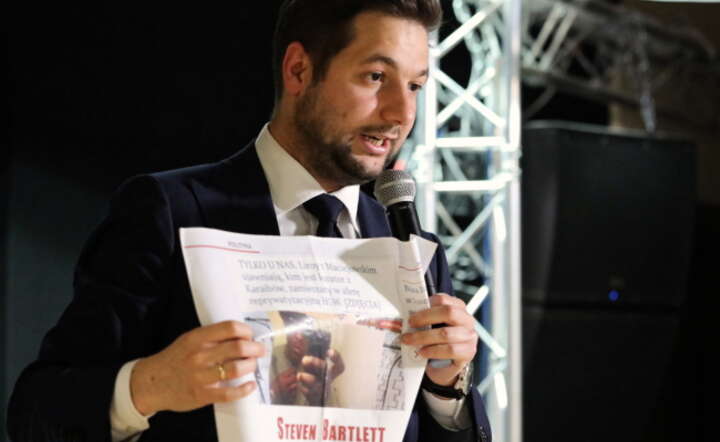 Wiceminister sprawiedliwości, kandydat PiS na prezydenta Warszawy Patryk Jaki podczas otwartego spotkania z mieszkańcami na warszawskiej Ochocie / autor: fot. PAP/Tomasz Gzell