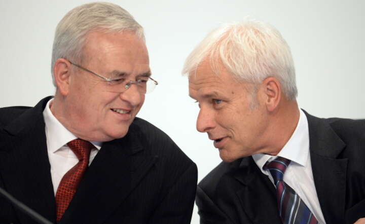 Martin Winterkorn, szef koncernu VW i Matthias Mueller, szef Porsche, fot. PAP/EPA/BERND WEISSBROD