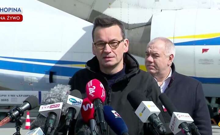 Premier Mateusz Morawiecki na Lotnisku Chopina / autor: TVP Info