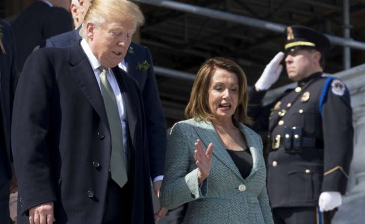Prezydent Donald Trump i Nancy Pelosi, jeden z liderów Partii Demokratycznej / autor: EPA/MICHAEL REYNOLDS