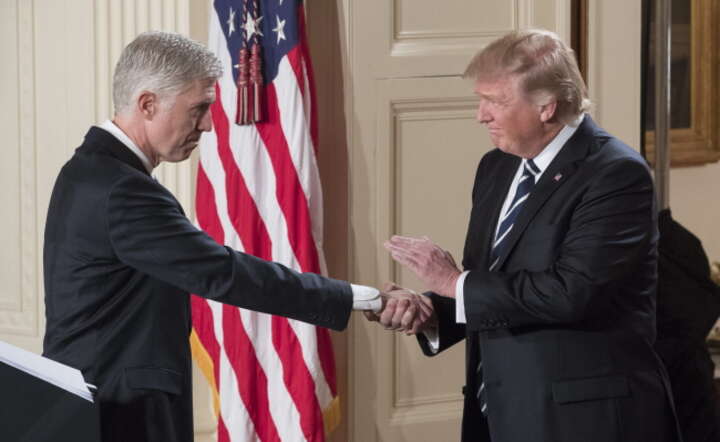 Neil Gorsuch otrzymuje nominację od Donalda Trumpa, fot. PAP/EPA/MICHAEL REYNOLDS