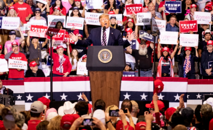 Prezydent USA Donald J. Trump przemawia podczas wiecu w Convention Center w Las Vegas, Nevada, USA, 21 lutego 2020 r. / autor: PAP/EPA/ETIENNE LAURENT