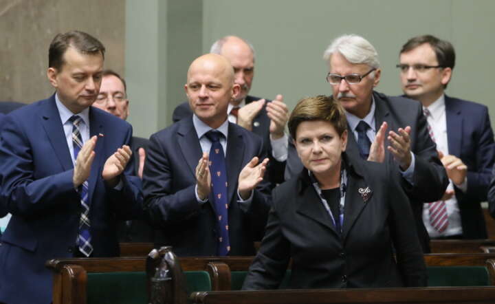 Premier Beata Szydło w Sejmie po sukcesie w głosowaniu nad wotum zaufania dla jej rządu, fot. PAP/Paweł Supernak