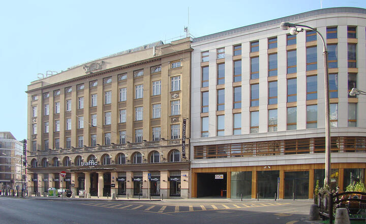 Stary i nowy Dom Towarowy 'Bracia Jabłkowscy', zdjęcie współczesne / autor: By Szczebrzeszynski - Praca własna, Domena publiczna, https://commons.wikimedia.org/w/index.php?curid=16663435