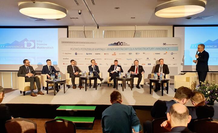 Od lewej: dr Marek Dietl (GPW), dr hab. Jacek Jastrzębski (KNF), Waldemar Markiewicz (Izba Domów Maklerskich, Santander BM), Piotr Kozłowski (Bank Pekao S.A.), Maciej Trybuchowski (KDPW), Grzegorz Zawada (PKO BP), Grzegorz Zieliński (EBOIR) / autor: Fratria