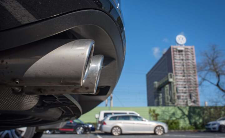 Dieselschwindel, Dieselgate - tak już się mówi w mediach o oszustwach Volkswagena fot. PAP/EPA/Julian Stratenhulte