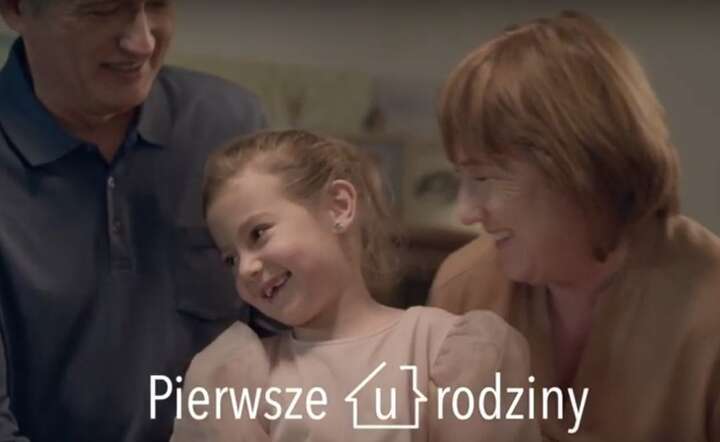 „Mie(dź) rodzinę” to kampania społeczna, której celem jest pomoc w znalezieniu rodziców zastępczych dla 300 porzuconych lub osieroconych dzieci / autor: fot. YouTube