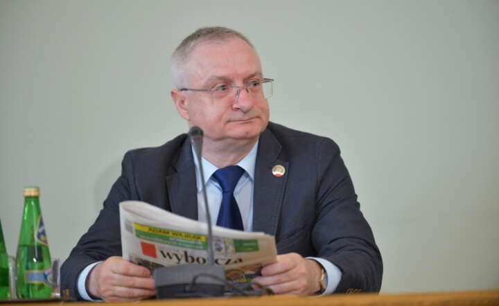 Były szef Agencji Bezpieczeństwa Wewnętrznego Krzysztof Bondaryk podczas przesłuchania przez sejmową komisję śledczą ds. Amber Gold, 16 bm. w Sejmie / autor: fot. PAP/Marcin Obara