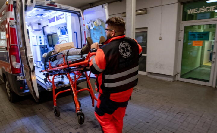 Izba przyjęć Szpitalnego Oddziału Ratunkowego szpitala im. Mikołaja Kopernika w Łodzi, w nocy z 31 grudnia na 1 stycznia 2019 / autor: fot. PAP/ Grzegorz Michałowski