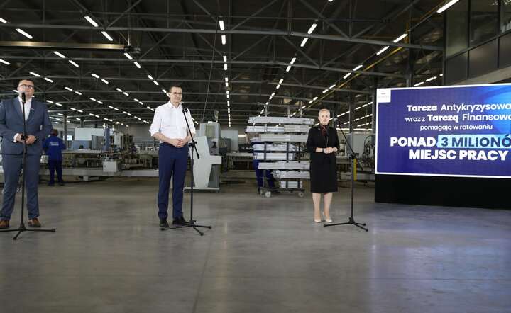 Premier Mateusz Morawiecki w zakładzie Monolit / autor: twitter.com/PremierRP