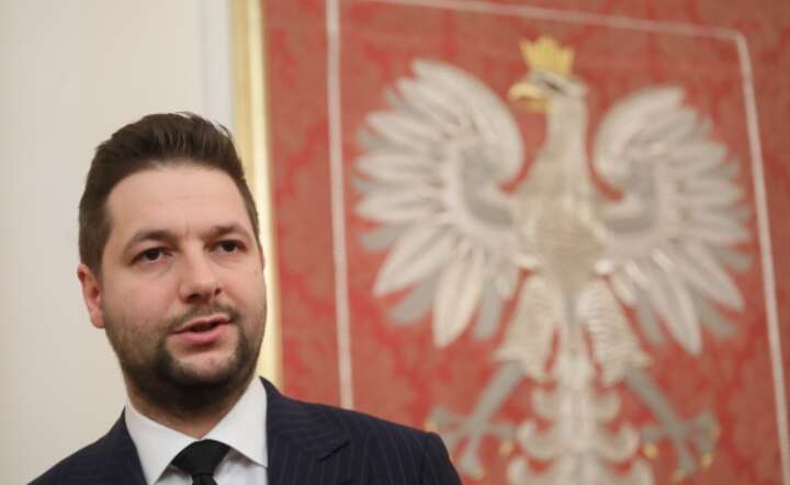 Szef komisji weryfikacyjnej, kandydat Zjednoczonej Prawicy na prezydenta stolicy Patryk Jaki na sobotniej konferencji prasowej / autor: fot. PAP/ Paweł Supernak