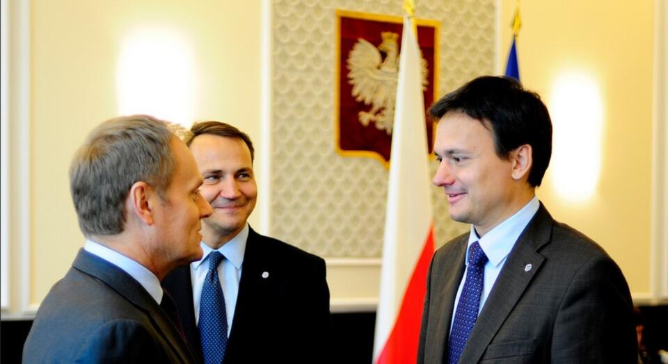Od lewej: Donald Tusk, Radosław Sikorski, Jacek Cichocki. Fot. kprm.gov.pl