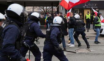 Pod Sejmem starcia policji z protestującymi [ZDJĘCIA]