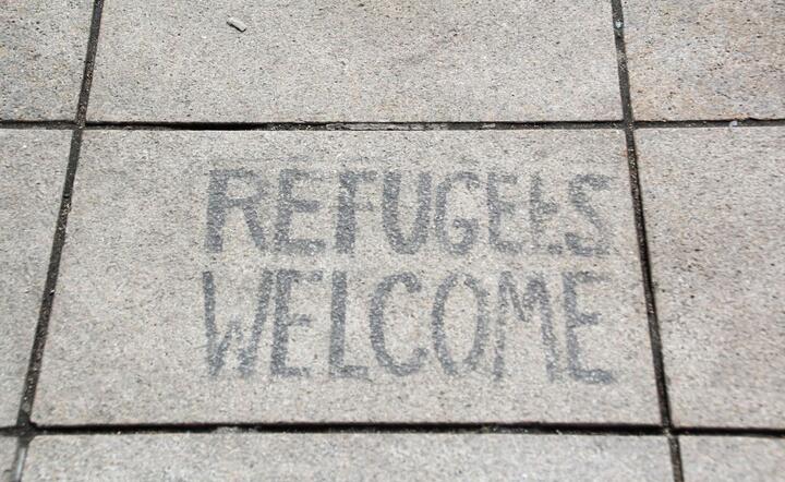 Koniec "refugees welcome"? Macron chce bronić granic