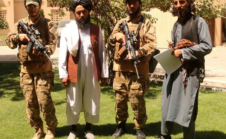 dowódca sił specjalnych talibów Mohtasim Billah (2L) / autor: fotoserwis PAP