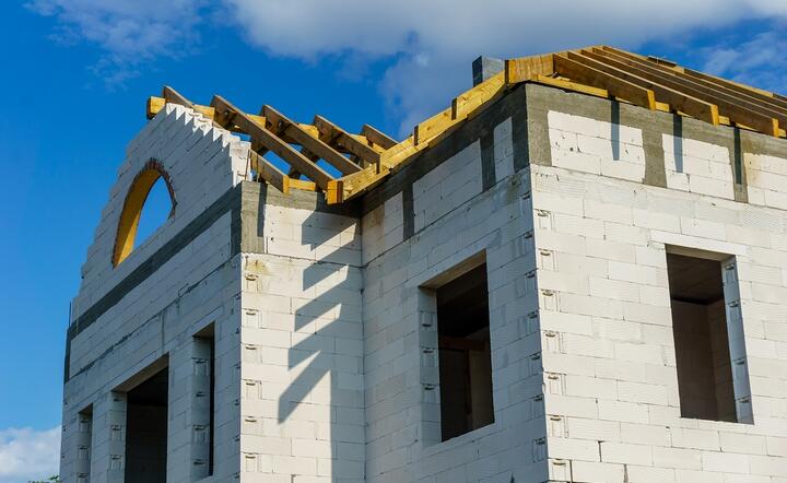 Nowelizacja przepisów prawa budowlanego z 2015 r. wprowadziła możliwość rozbudowy domu na podstawie zgłoszenia budowlanego / autor: Pixabay